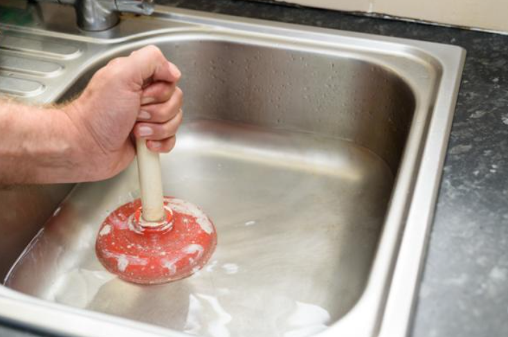 Cómo Destapar un Lavaplatos Obstruido